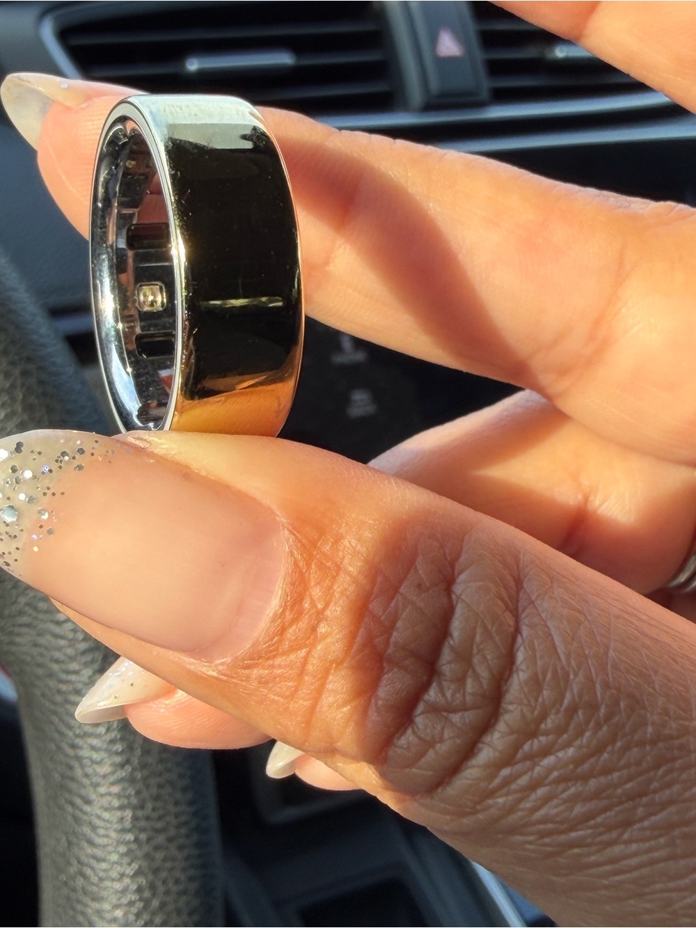 Oura Ring 4 in Gold Finish - excellent condition
